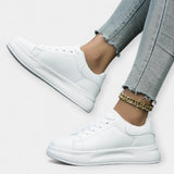 Bílé kožené tenisky